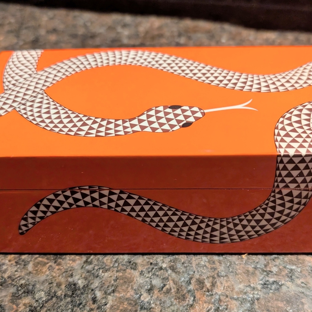 Jonathan Adler. Lacquer "Eden" Storage Box - Picture 6 of 6
